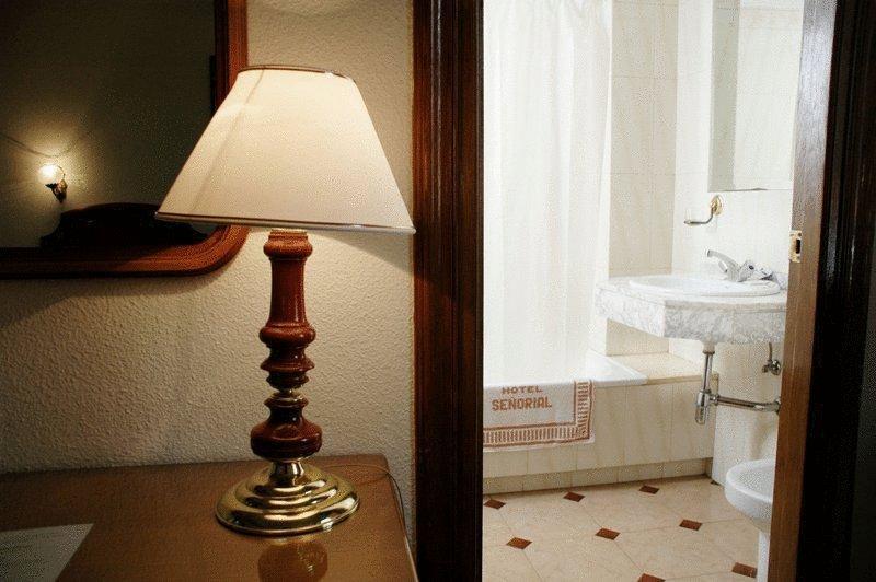 Senorial Hotel Madrid Room photo